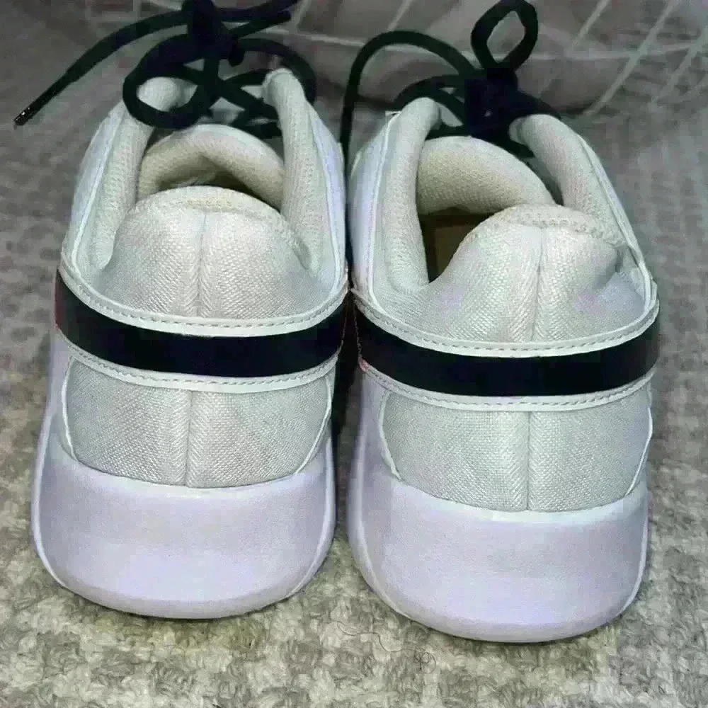 Nike Legend Essential 2 Women’s Training Sneakers White/Black Size 11.5 NWOT